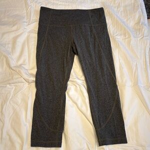 Athleta Cropped legging. Size medium. 20in inseam. Cute gray color